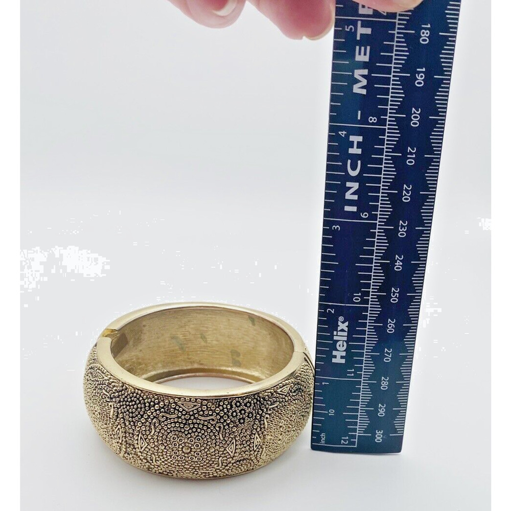Gold Tone Boho Wide Spring Hinged Bangle Bracelet Metalwork Tribal Bold 7 1/4" - Picture 8 of 8